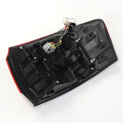 Land Cruiser LC300 met 2022 LED achterlichten en remsignalen